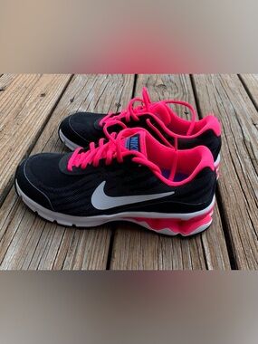 New Nike Women's Black & Hot Pink Athletic Running Sneakers